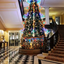 The Claridges Christmas tree 2013 designed by Dolce and Gabbana